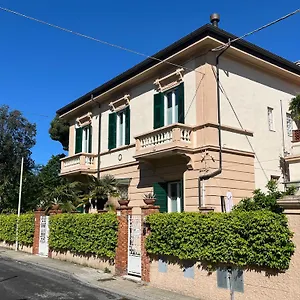 Couette-café Pura Vida, Viareggio